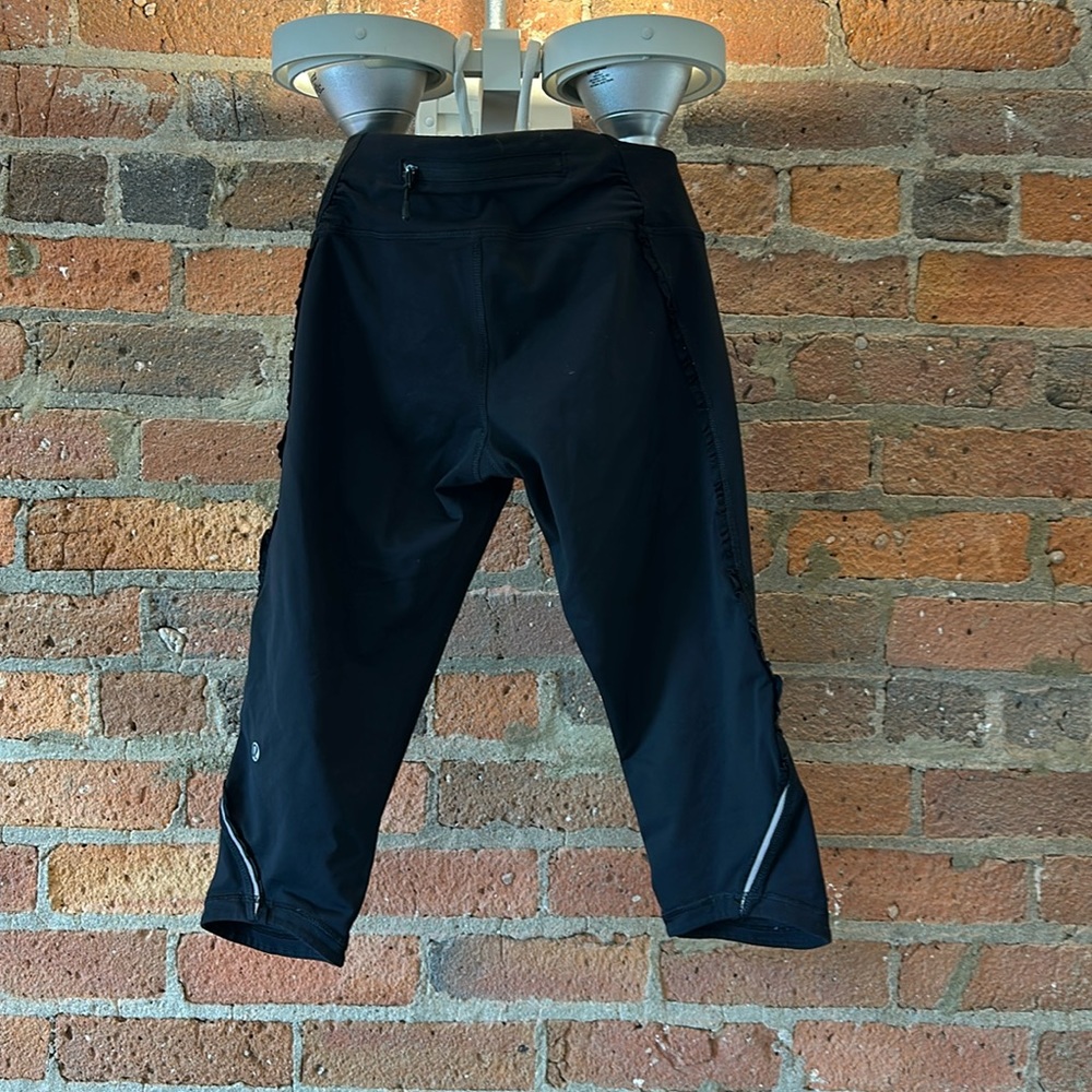 Lululemon cropped leggings size 4 black with frills on side